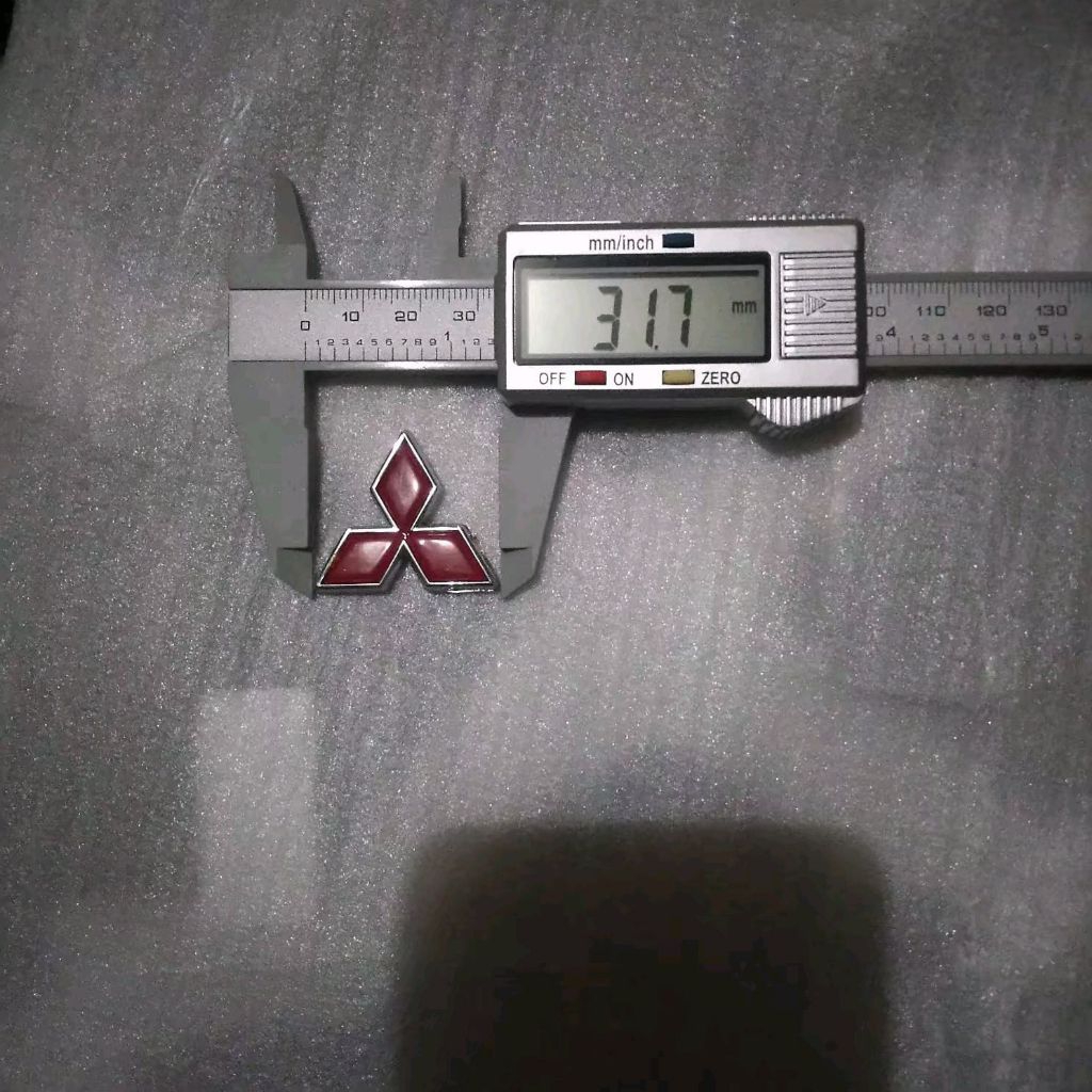 Emblem kecil tiga berlian bagasi mitsubishi galant