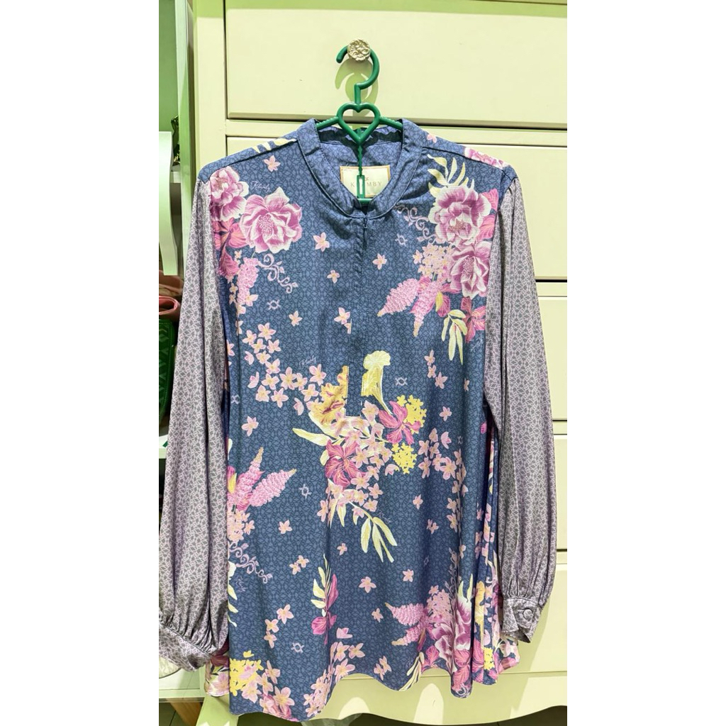 Preloved Blouse Aletha Wearing Klamby Size L