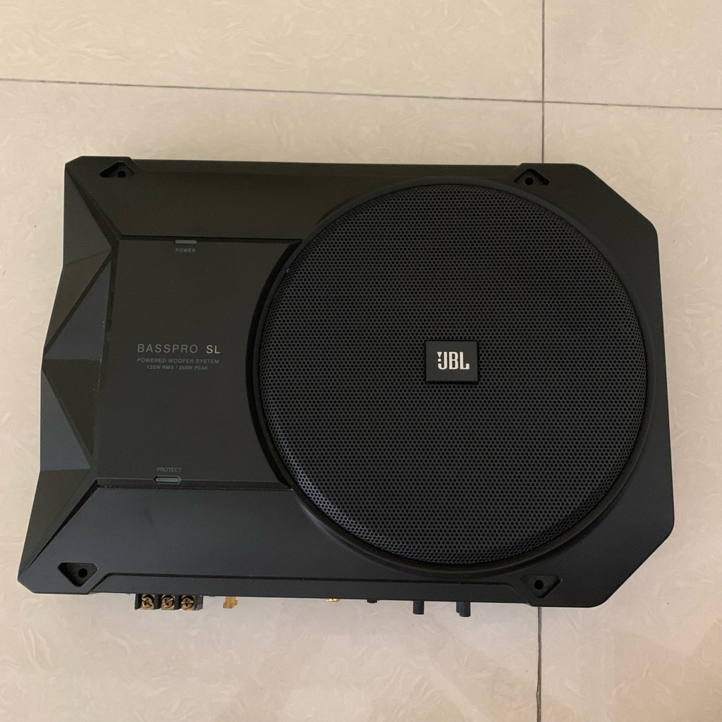 JBL BassPro SL Subwoofer Kolong