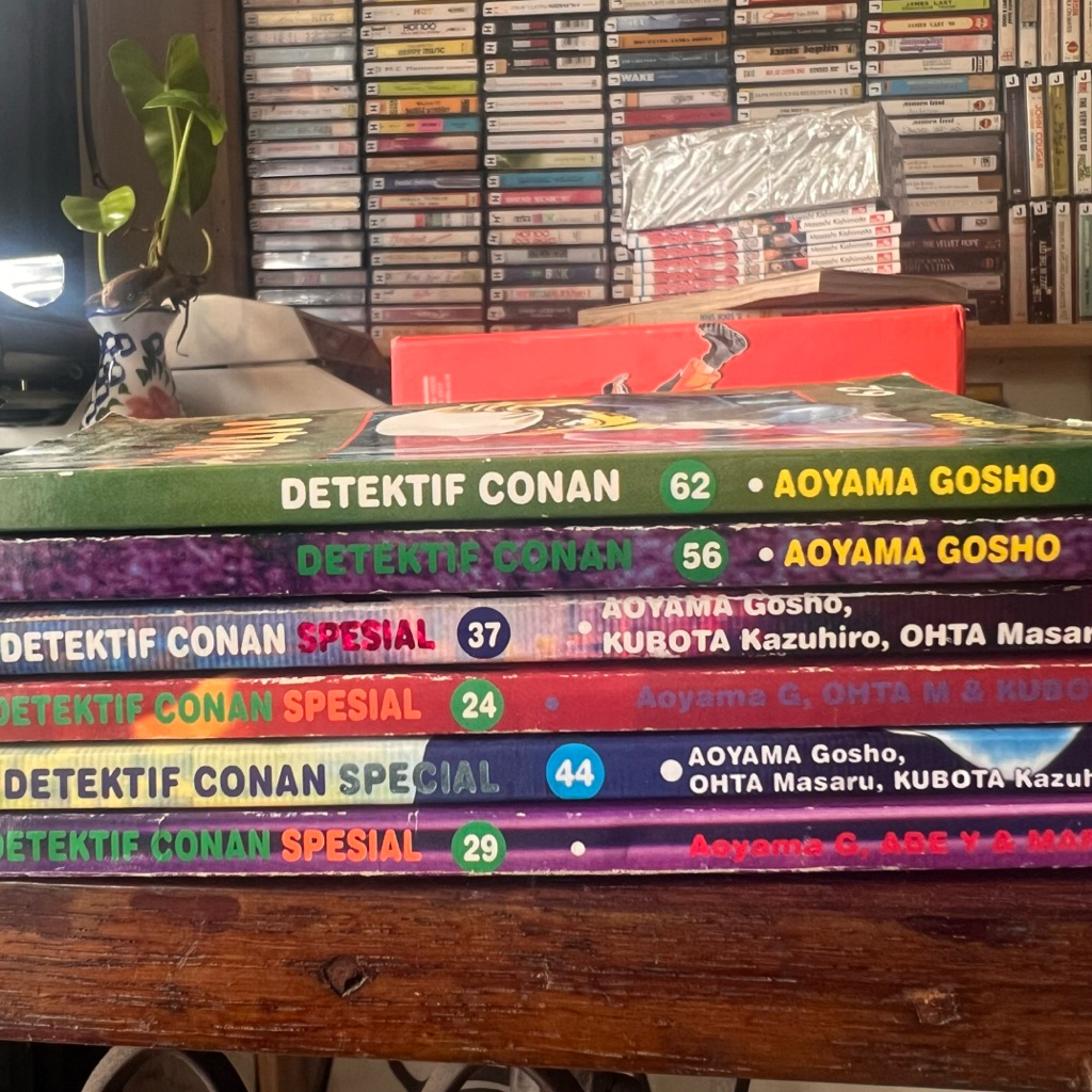 Komik Detektif Conan dan Detektif Conan Special
