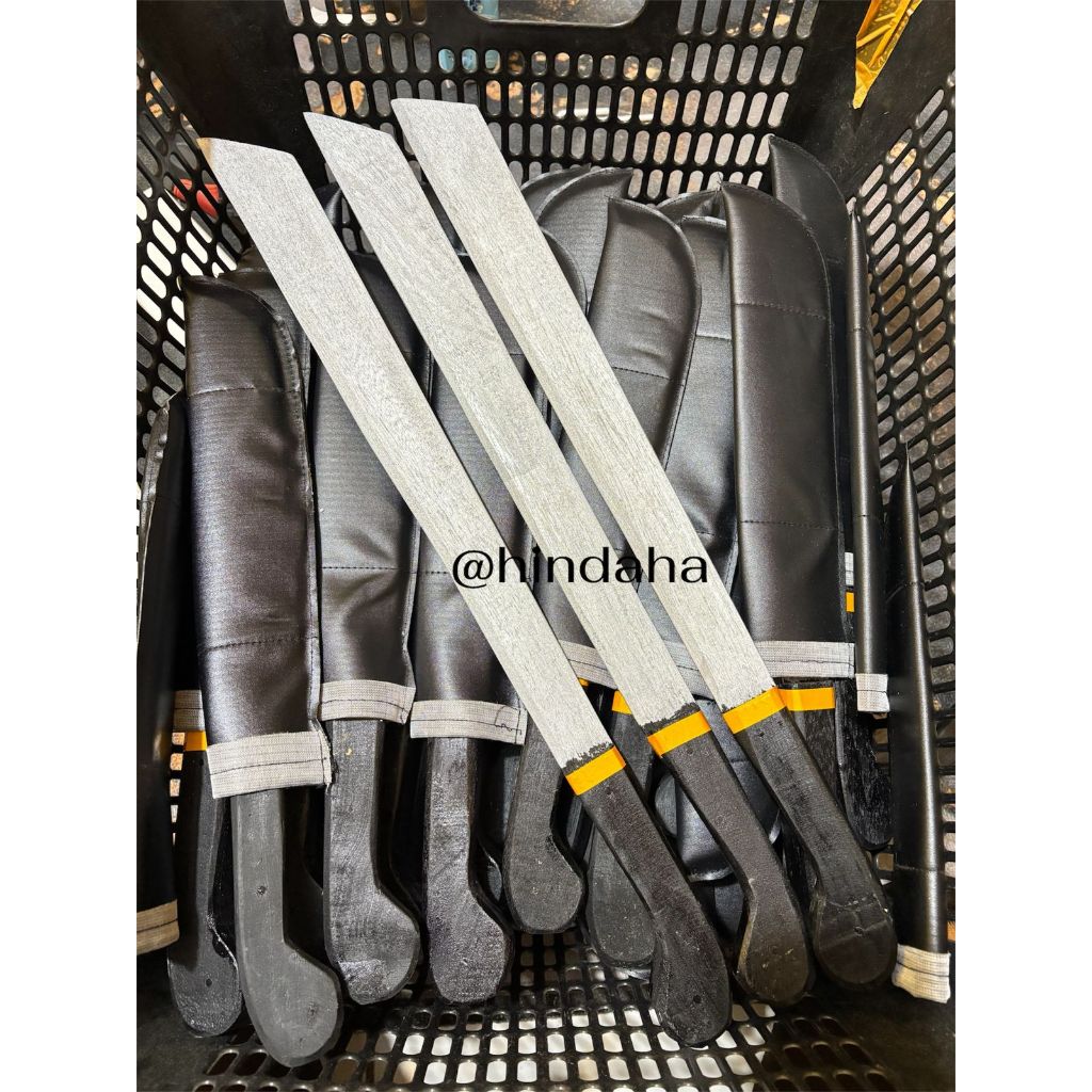 Mandau Bahan Kayu Tidak Tajam Mandau Kalimantan 60 cm Cocok Untul Latiham Atau Acara Lainnya