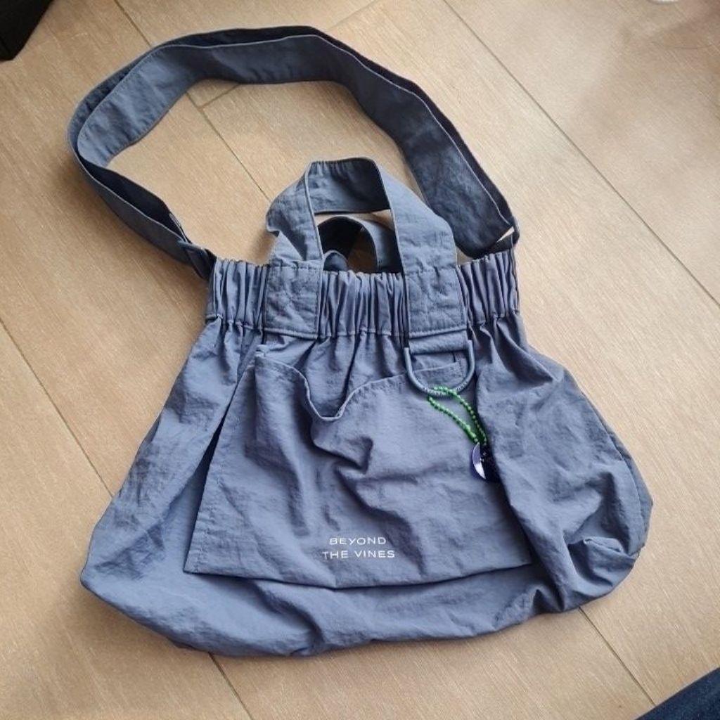 Beyond the vines size M