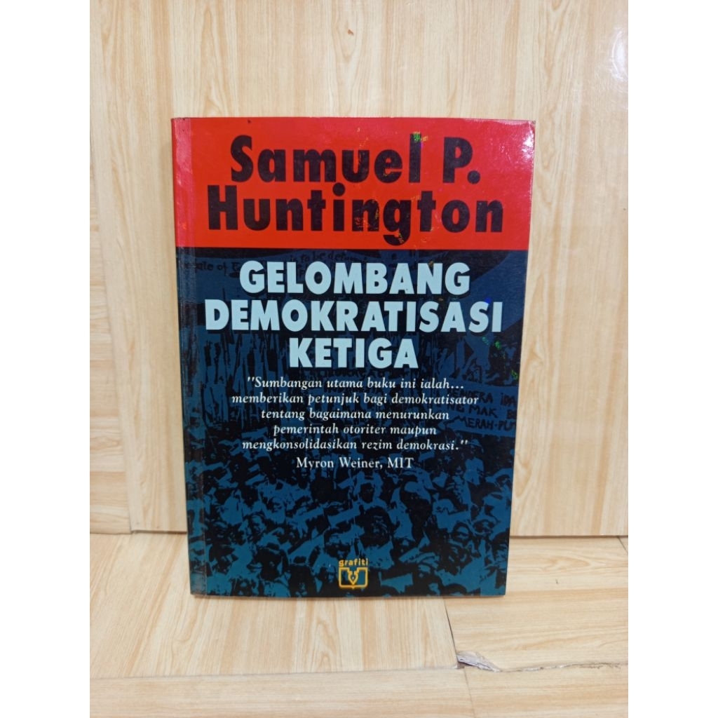 Gelombang Demokratisasi Ketiga by Samuel P. Huntington