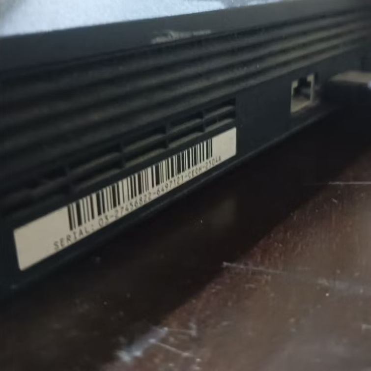 Dijual Ps3 bekas pakai namun kondisi seperti masih baru, dilengkapi dengan banyak game dan sudah ada