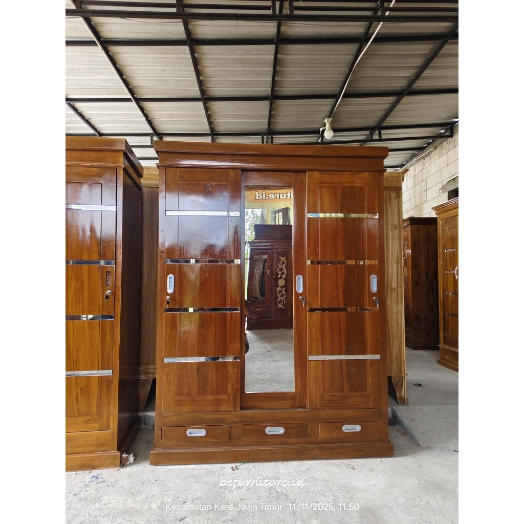 lemari minimalis pintu sliding kayu jati / lemari pakaian jati 3 pintu sliding atau geser finishing 