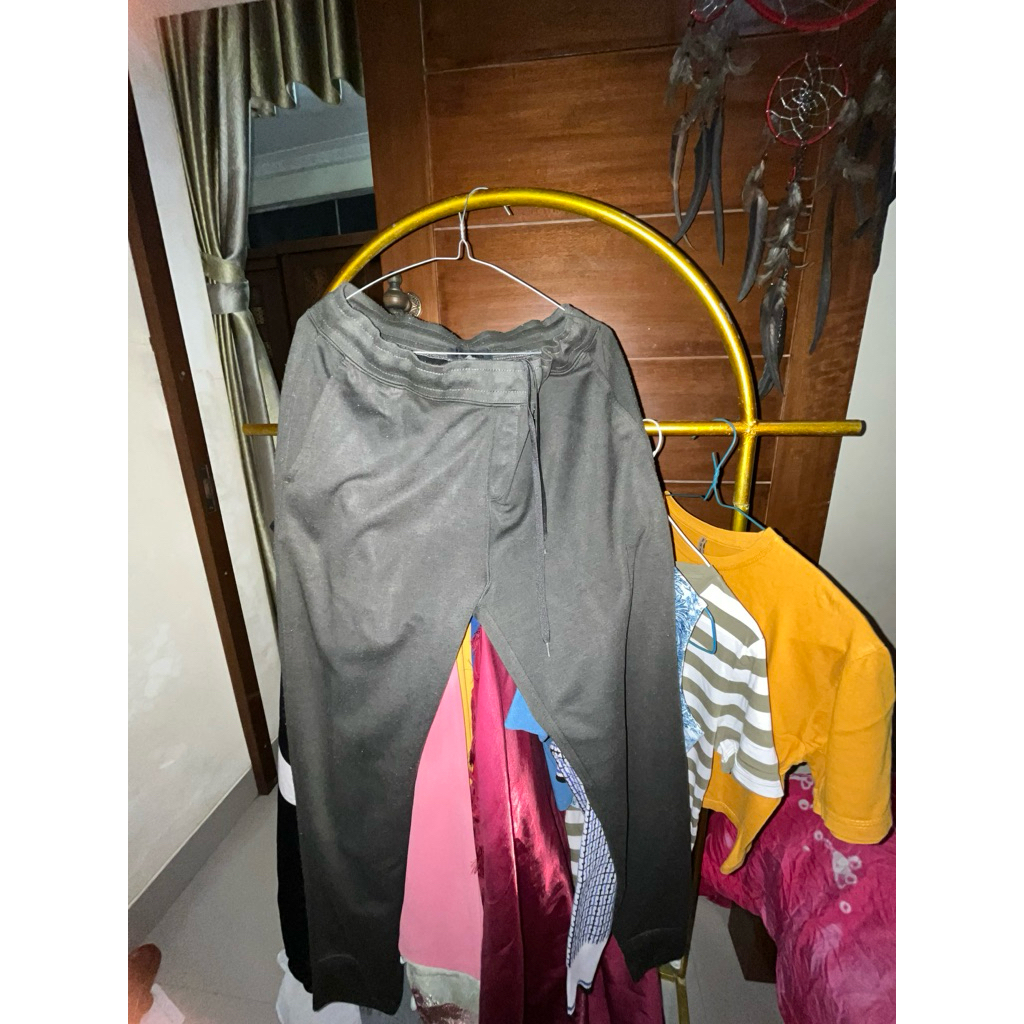 PRELOVED CELANA JOGGER