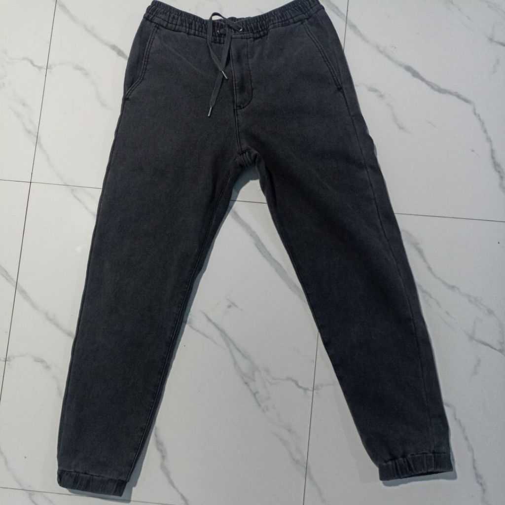 CELANA JOGGER UNIQLO SECOND