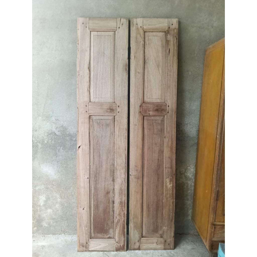 sepasang daun pintu lawas kuno kayu jati bekas rumah Limasan Jawa antik