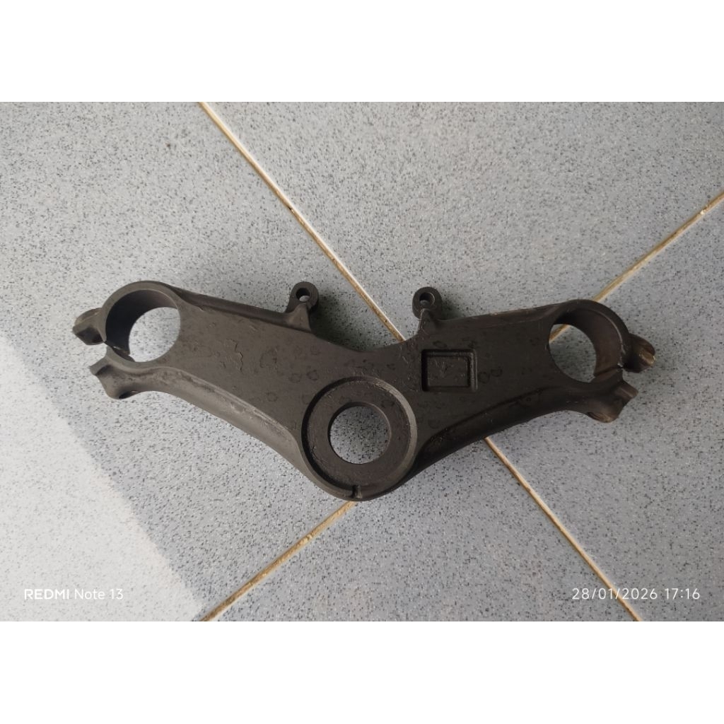 segitiga atas honda cbr 150 K45 old original bekas copotan