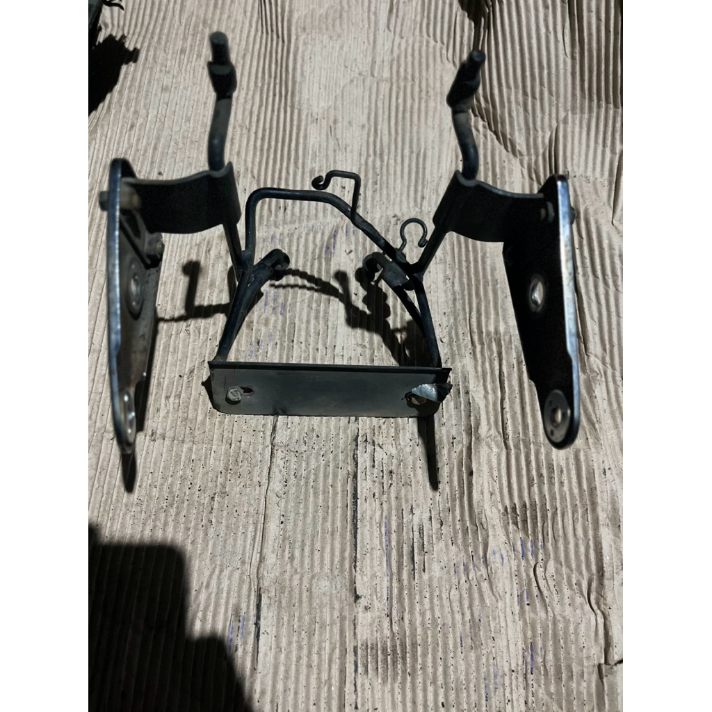 pangkon dudukan lampu megapro primus