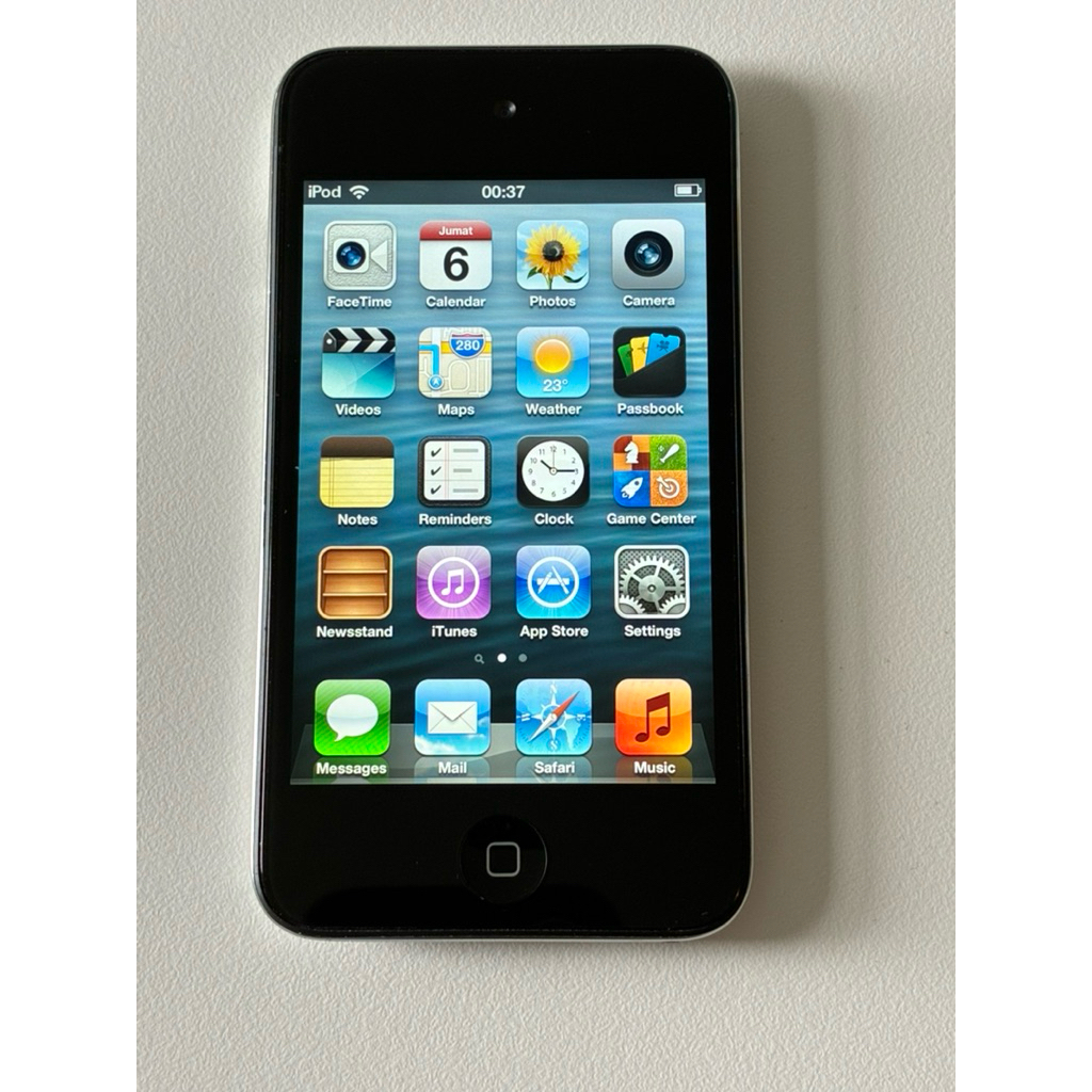iPod Touch 4th Generation 8GB - Gen 4 *BEKAS*