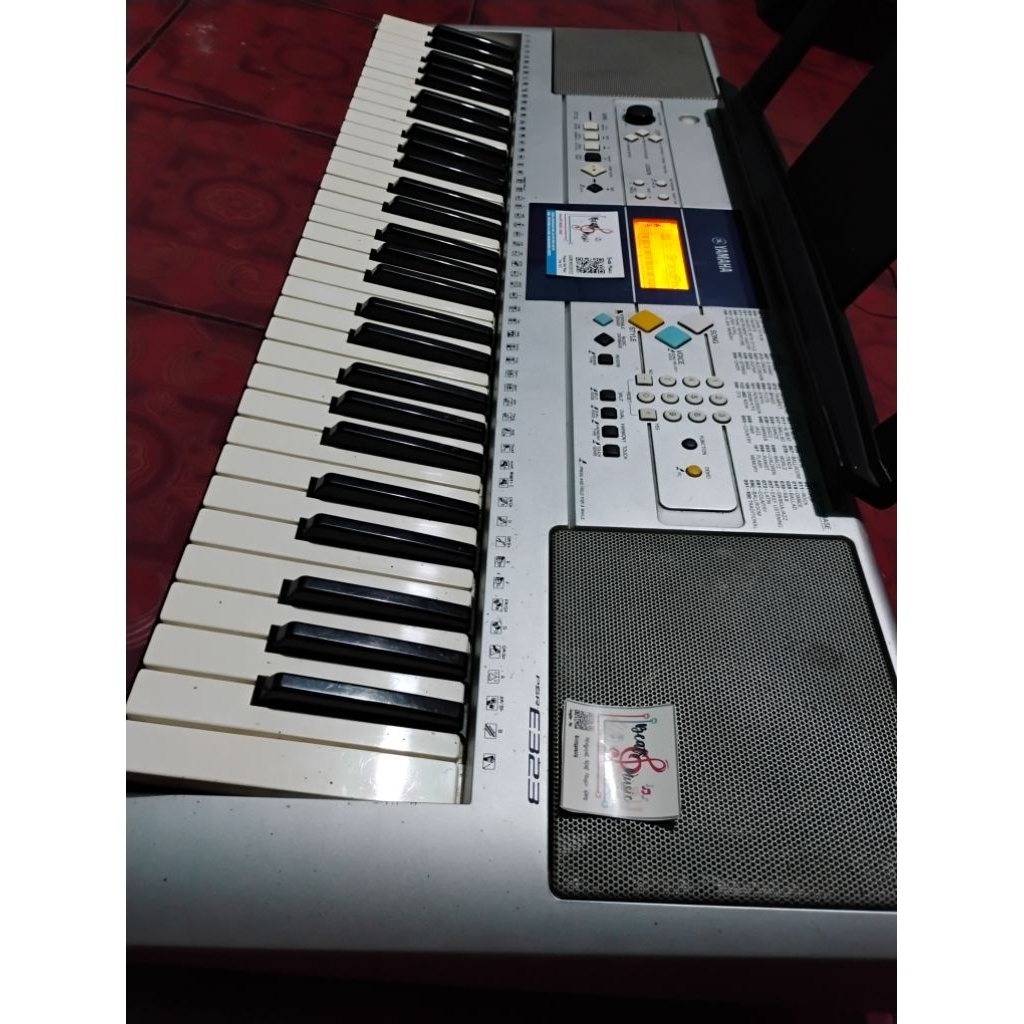 keyboard musik/piano/organ tunggal/yamaha psr E 323 mulus SECOND