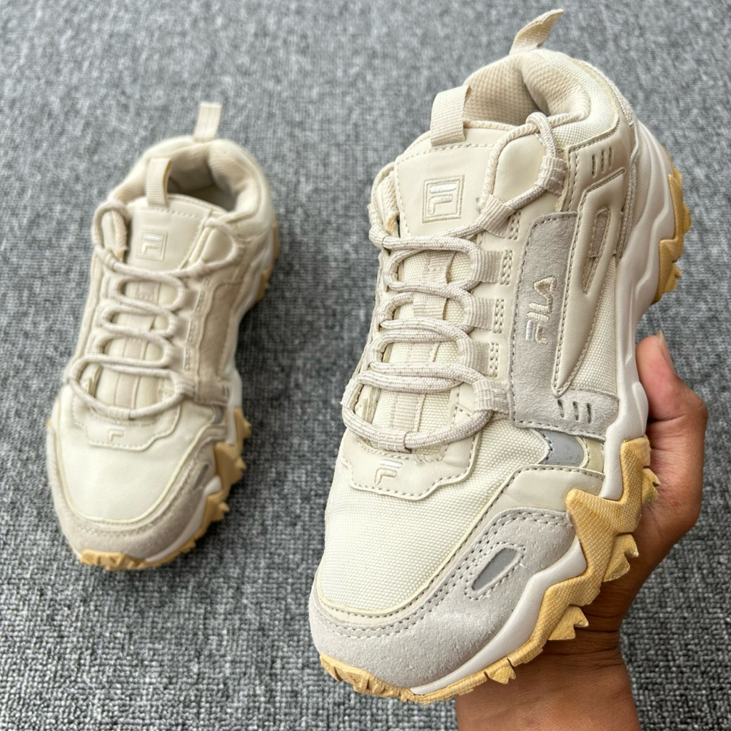 Sepatu FILA Oakmont TR V2 Size 38 Panjang Insole 24 cm