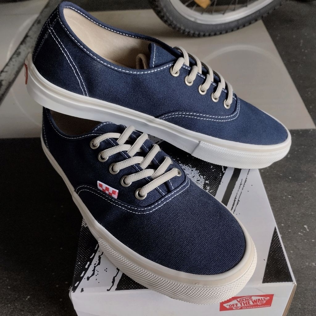 Authentic Skate Navy