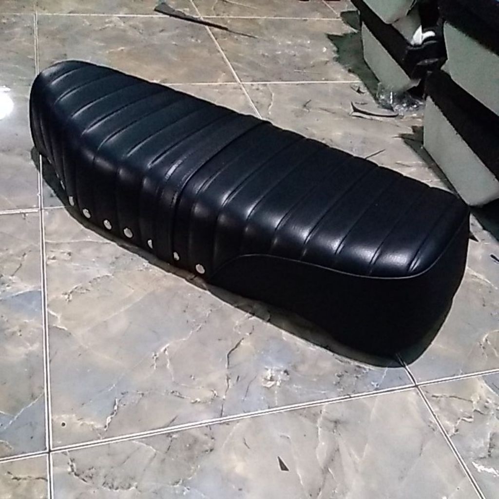 jock sadel motor yamaha V80 model kulit timbul variasi