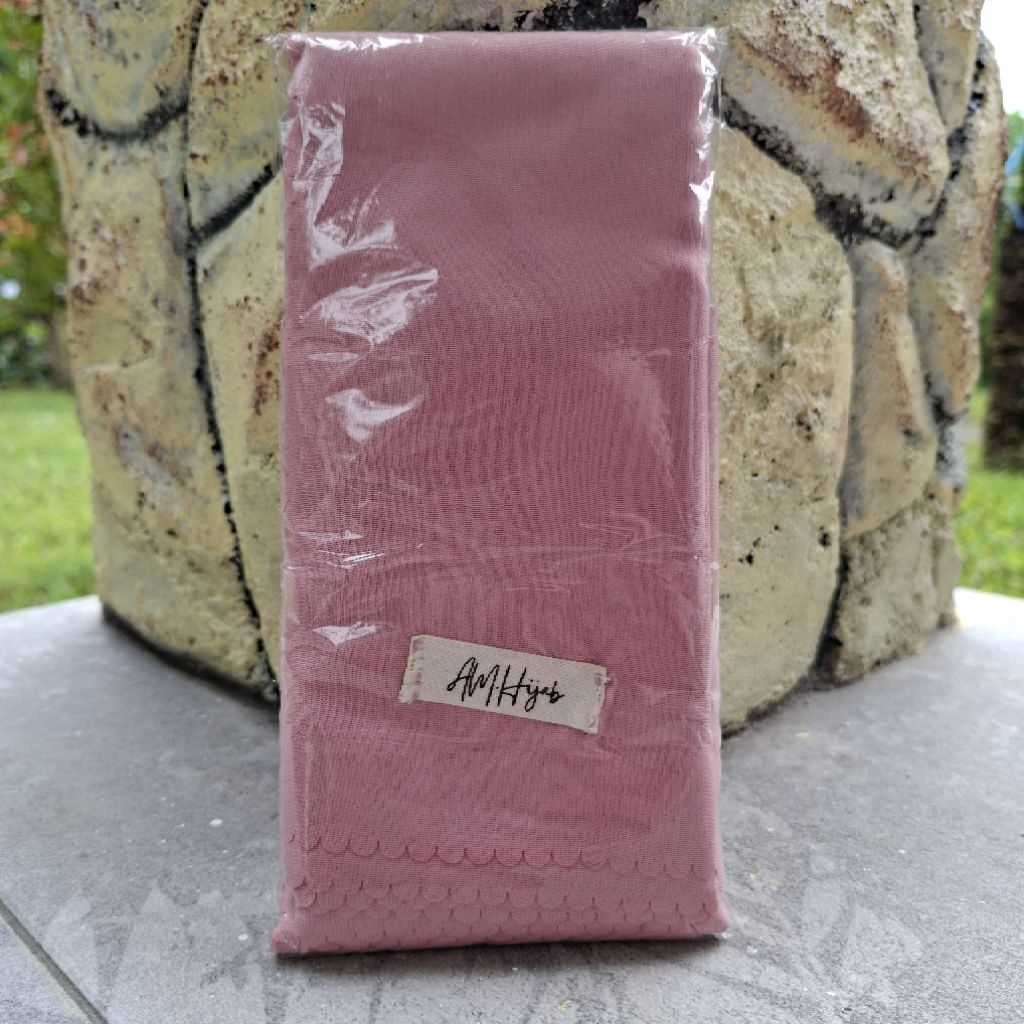 Jilbab Segi Empat Polos Laser Cut