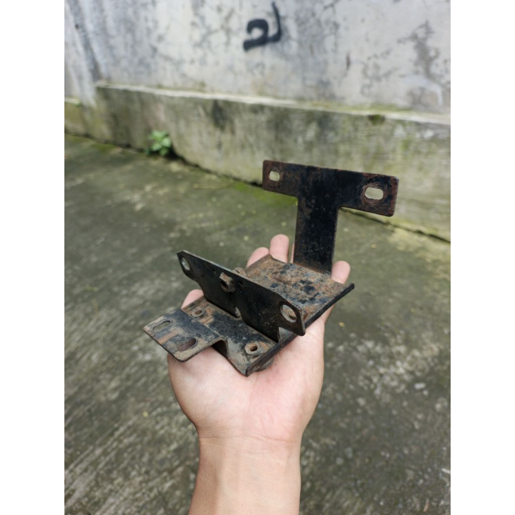 dudukan spakbor treil suzuki a100 dudukan spakbor a100 treil dudukan semitreil suzuki a100 original