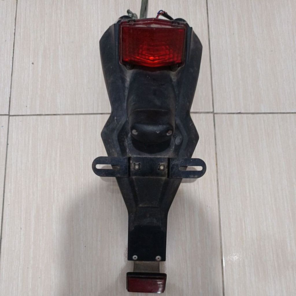 spakbor belakang set stoplamp original klx 150 old