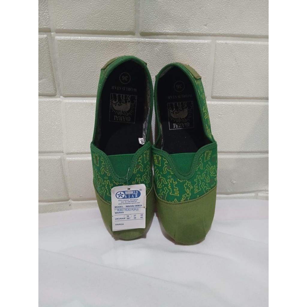 sepatu anak World Star hijau pupus size 36 (23 cm) with box. masih baru kelamaan di simpan