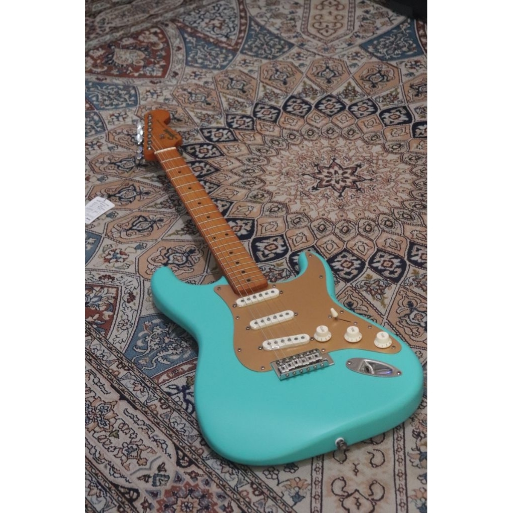 Squier by Fender Stratocaster 40TH Anniversary Gold Edition Seafoam Green Color