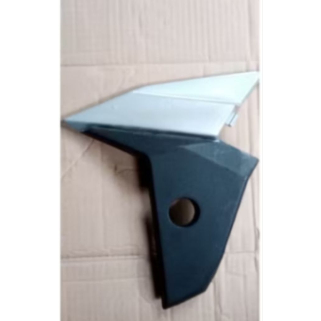 cover step belakang kiri Honda Supra x 125 FI bekas ori
