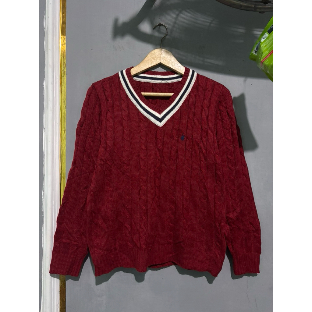 Knit cable v neck polo uspa