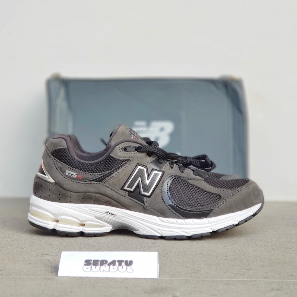 Sepatu Sneaker Unisex NB 2002r Black Grey ML2002RB