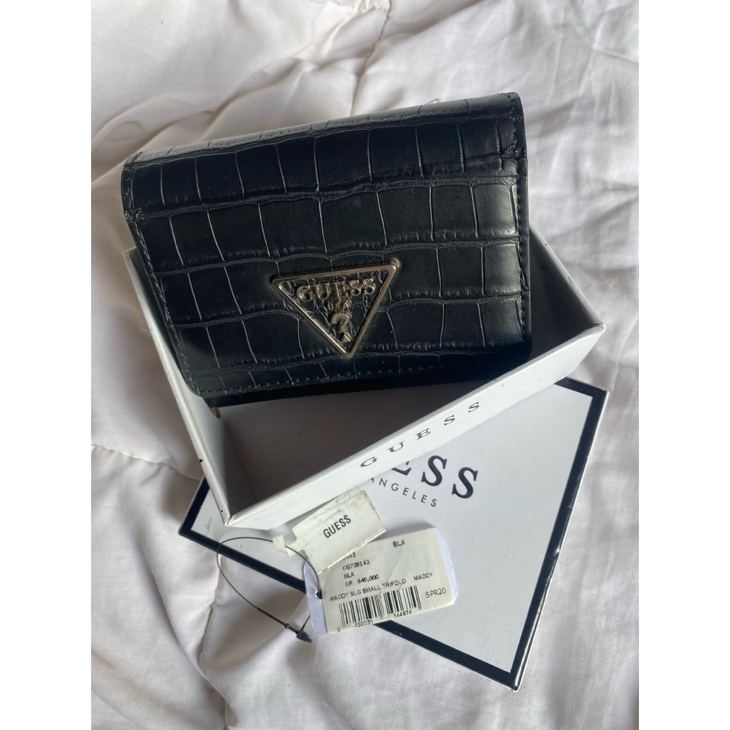 preloved dompet guess original mall maddy slg small trifold sudah reparasi