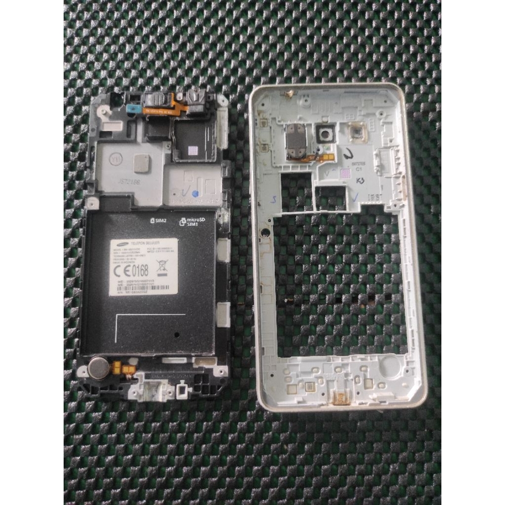 frame LCD tulangan tengah Samsung J2 prime