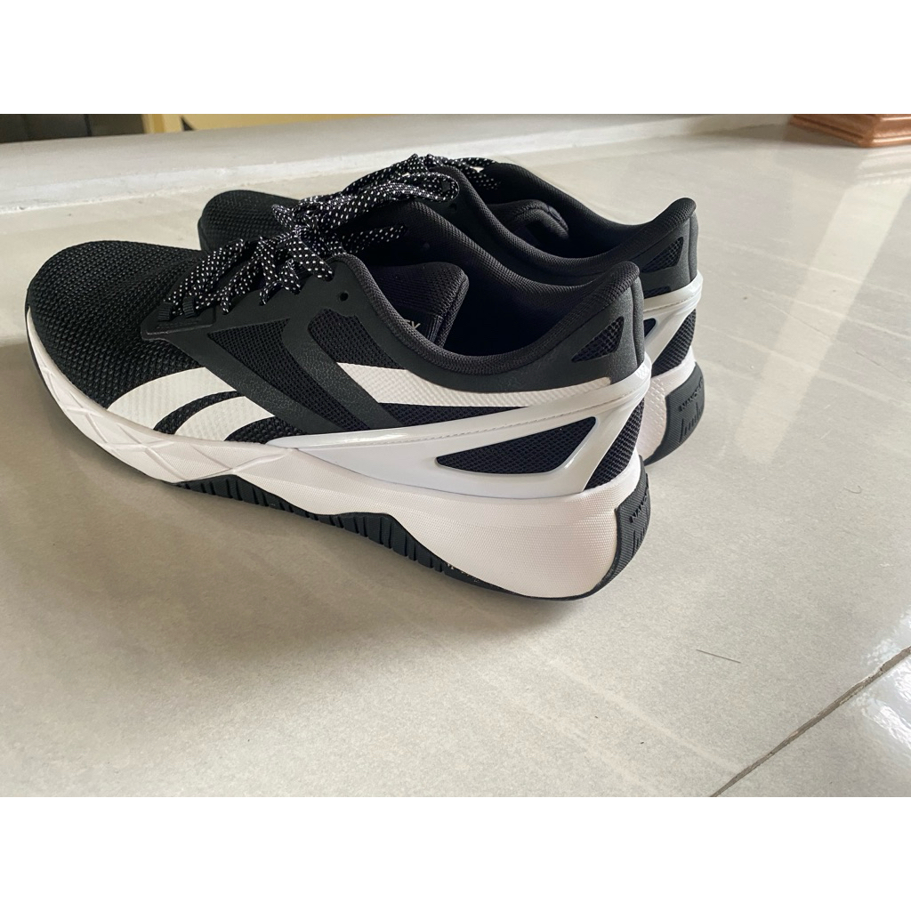 Reebok Nanoflex TR Hitam putih size 42 Made In Vietnam