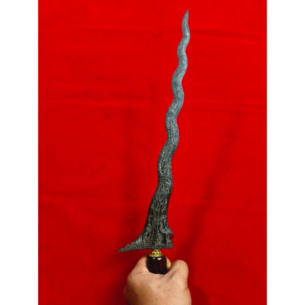Keris Luk 13 Dhapur Sangkelat Pamor Bendo Segodo Asli Antik