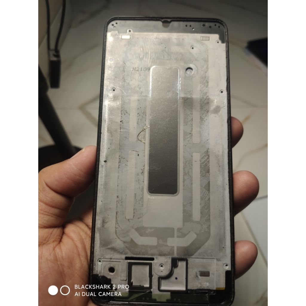 FRAME TATAKAN LCD SAMSUNG M22 PINGGIRAN UTUH BEKAS COPOTAN