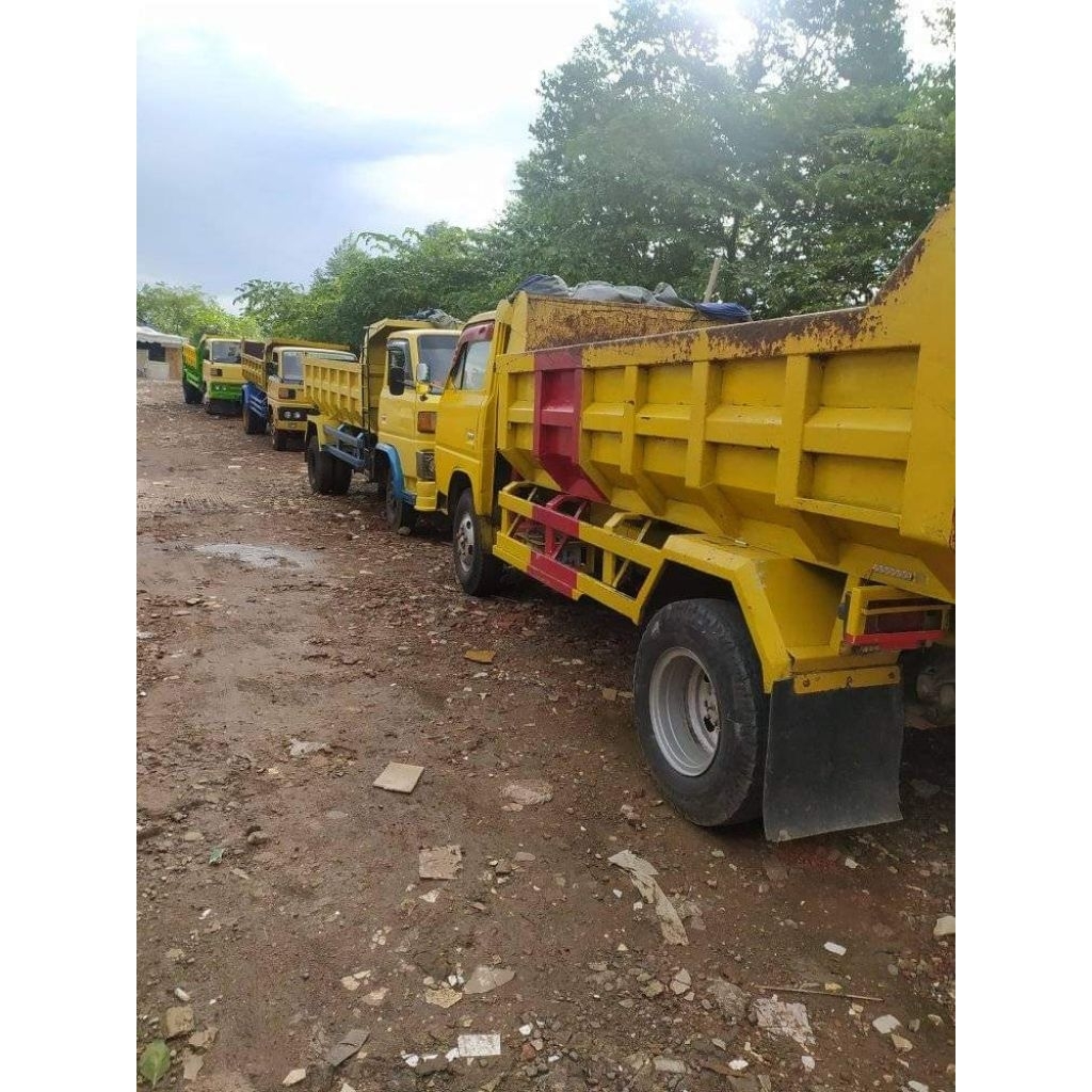 Truk puing jasa angkutan puing