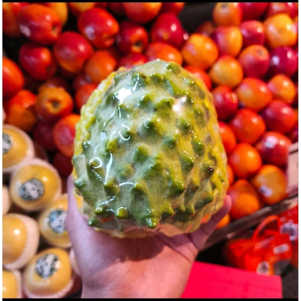 buah srikaya import taiwan super fresh utuh 1 pcs -+ 700 gram