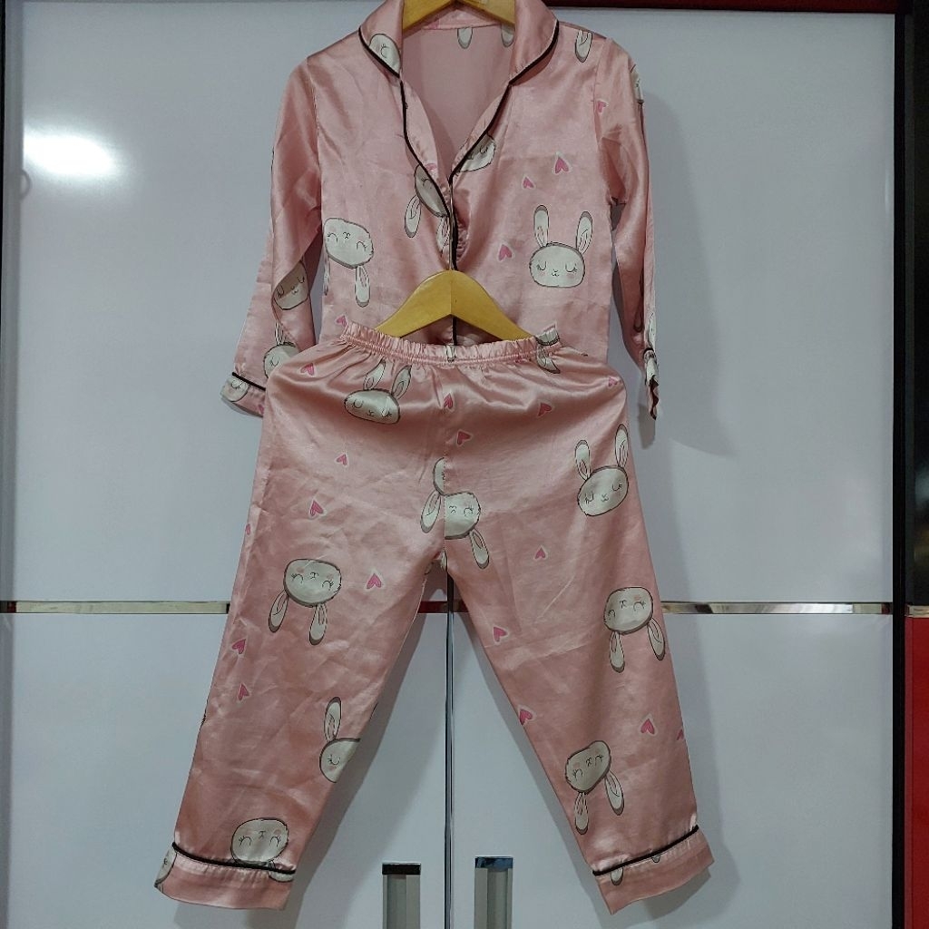 Piyama / Setelan Baju Tidur Lengan Celana Panjang Anak Perempuan Motif Kelinci Bunny Softpink Bahan 