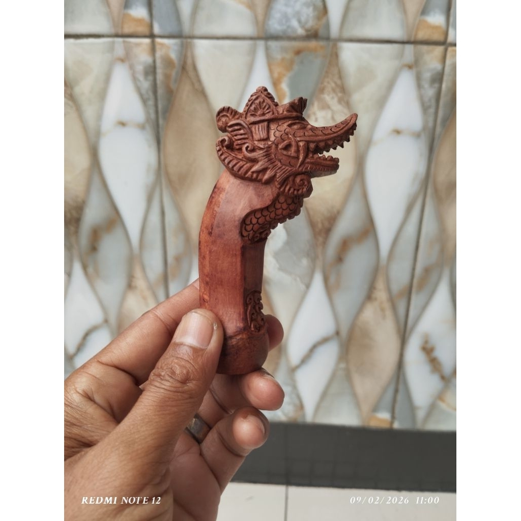 Deder keris ukir raja naga kayu sawo