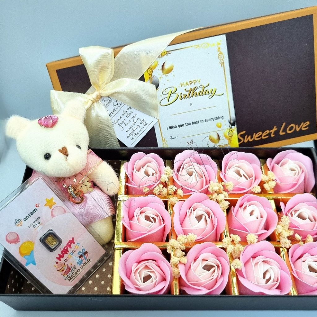 SL01KT Flower Box LM Mawar Sabun, Kalung Titanium, & boneka bear Kado Ulang Tahun | Birthday | Anniv