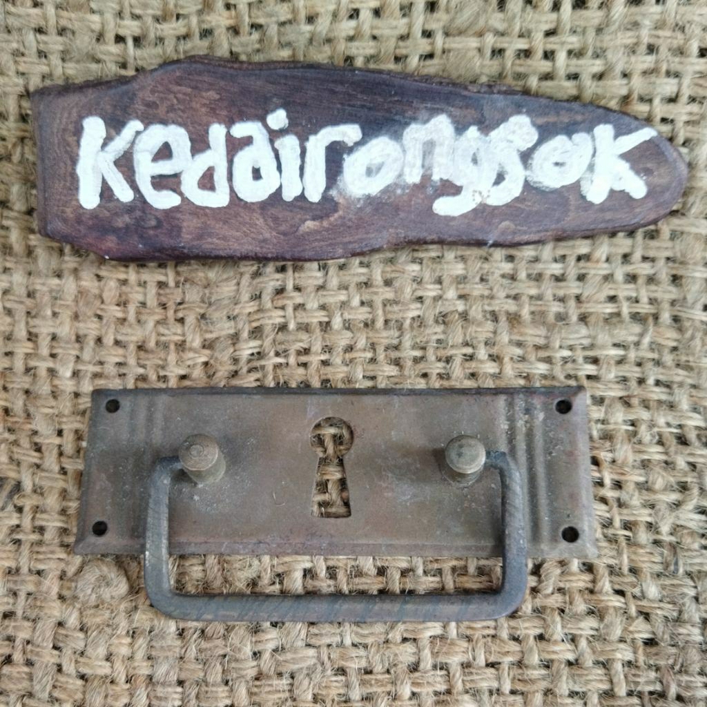 handle laci lemari kuningan antik..original barang tua