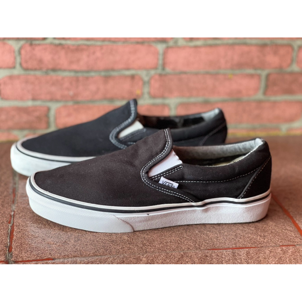 V4N5 Classic Slip-on