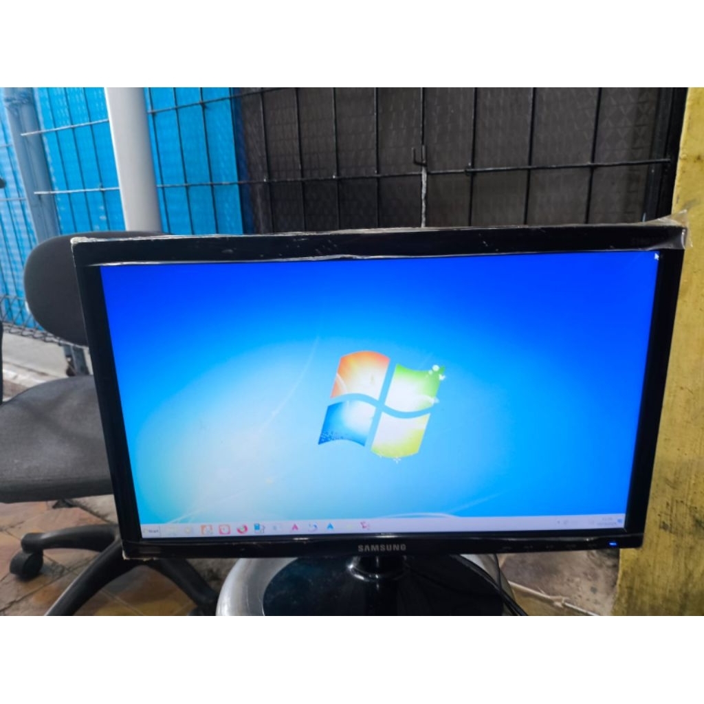 layar monitor Samsung S19D300HY