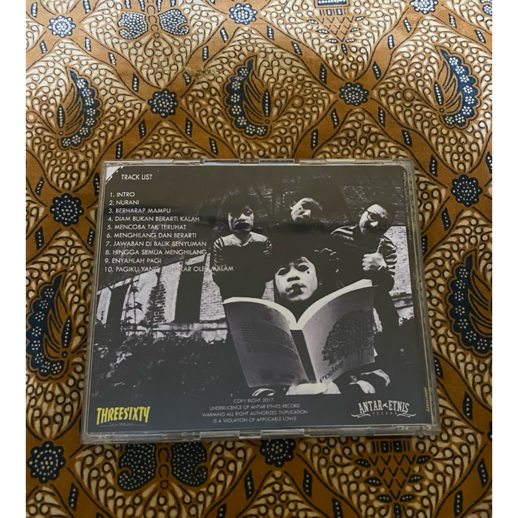 CD ALBUM THREESIXTY (MENCOBA TAK TERLIHAT)