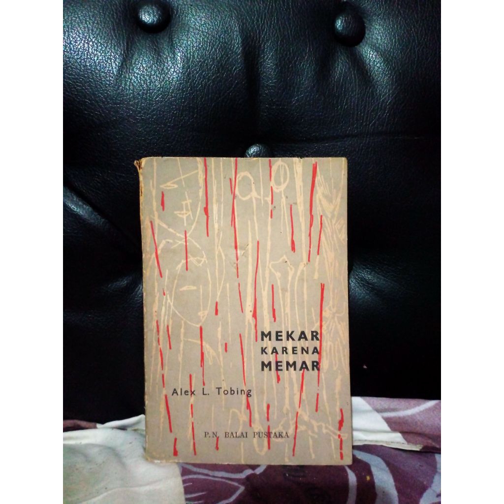 Mekar Karena Memar - Alex L. Tobing
