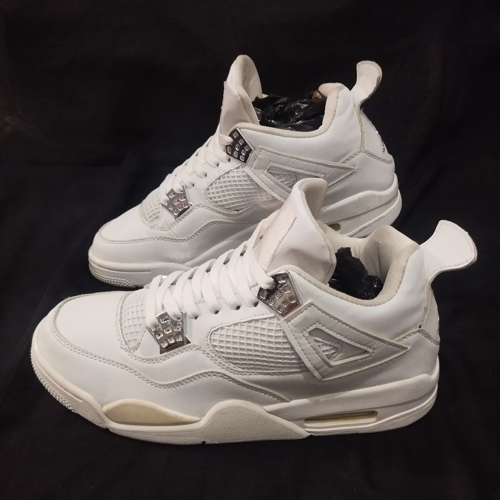 sepatu Nike Air Jordan Retro 4,size 44/ insole 28 cm