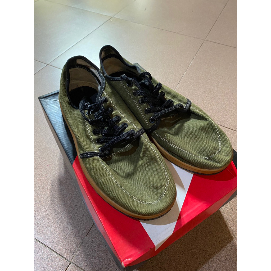 Sepatu cowok livehaf