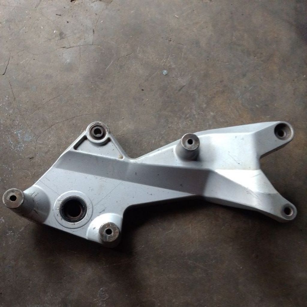 swing arm skywave original copotan arm dudukan knalpot Suzuki skywave original bekas