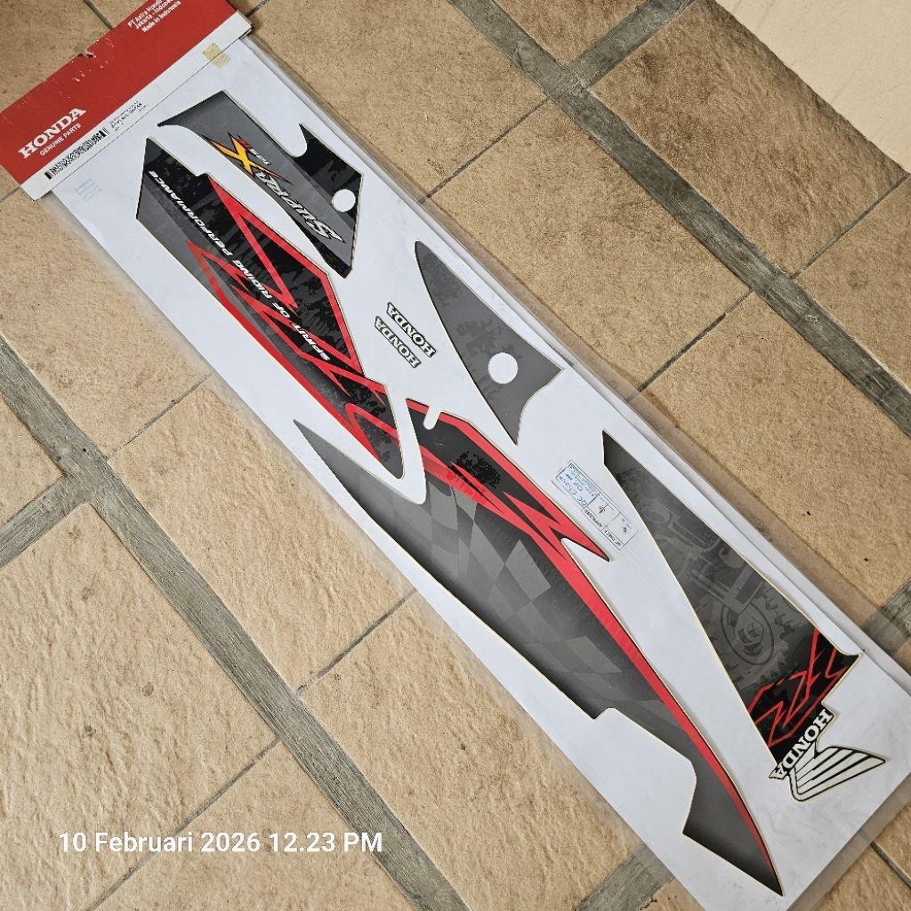 Stripe body supra X125 2007-2014 kanan. 871X0-KVL-N40ZAR