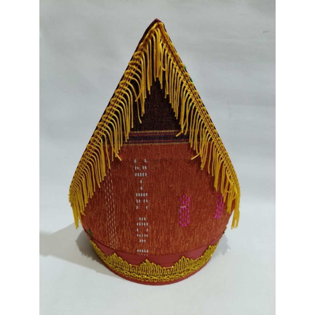 Topi sadum aksesoris pria adat Batak toba