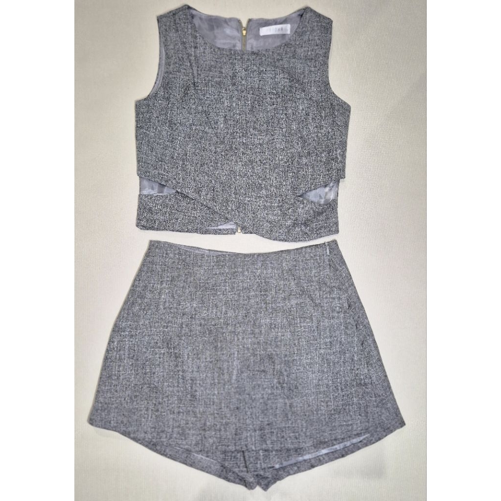 Set Crop Top Asimetris + Skort (Rok Celana) Bangkok size M