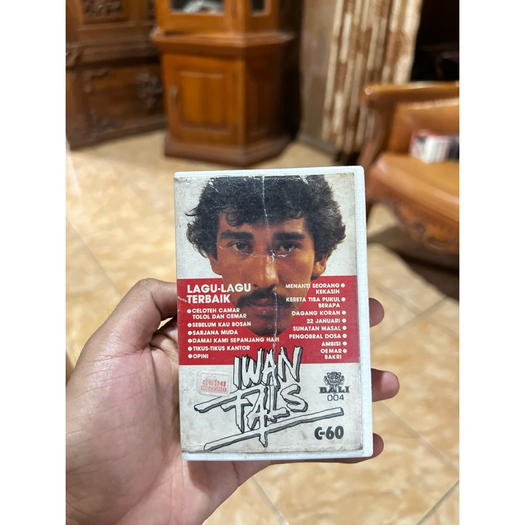 kaset pita iwan fals box (langka)