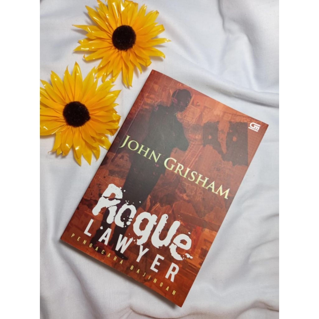 Preloved Novel Rogue Lawyer -John Grisham